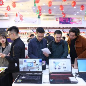 FPT Shop khai trương 30 Trung tâm laptop, lên kệ Surface Pro 7