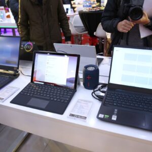 FPT Shop khai trương 30 Trung tâm laptop, lên kệ Surface Pro 7