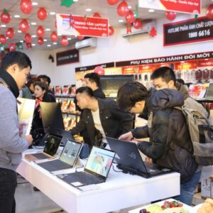 FPT Shop khai trương 30 Trung tâm laptop, lên kệ Surface Pro 7