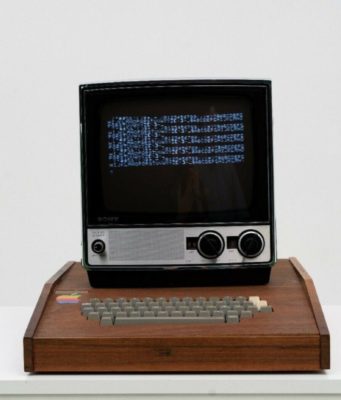 Chiếc máy tính Apple-1 sản xuất năm 1976 đang được rao bán trên eBay với giá 1,5 triệu USD