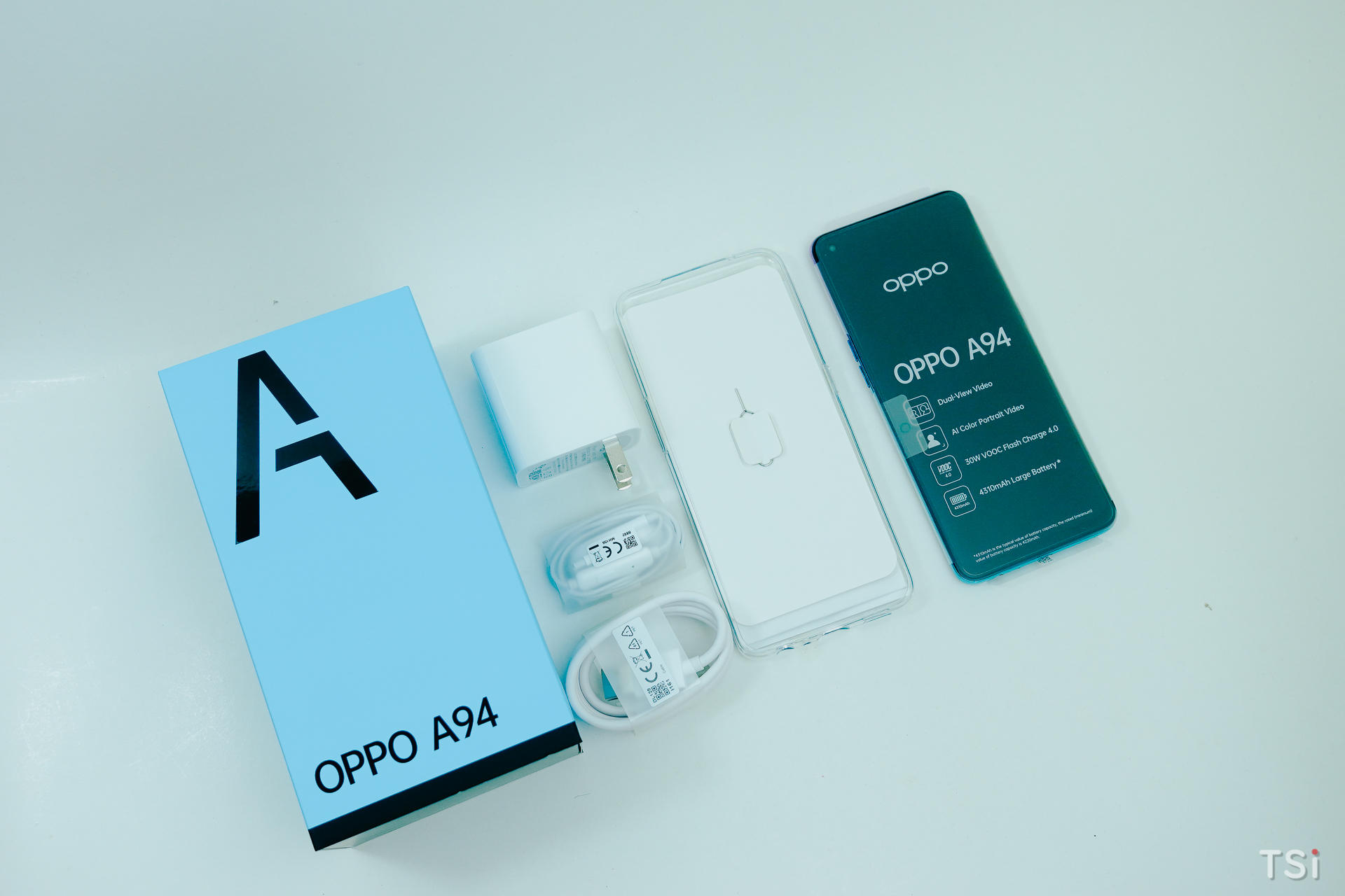 Mở hộp OPPO A94: mặt lưng màu tím huyền ảo, long lanh