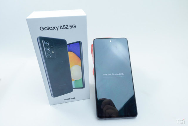 Mở hộp Samsung Galaxy A52 5G: hoàn thiện tốt, không bám vân tay Mở hộp Samsung Galaxy A52 5G: hoàn thiện tốt, không bám vân tay