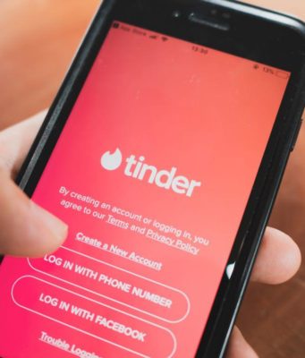 Thành viên Tinder Việt bật mí cách trò chuyện cùng phái nữ khi kết bạn trực tuyến