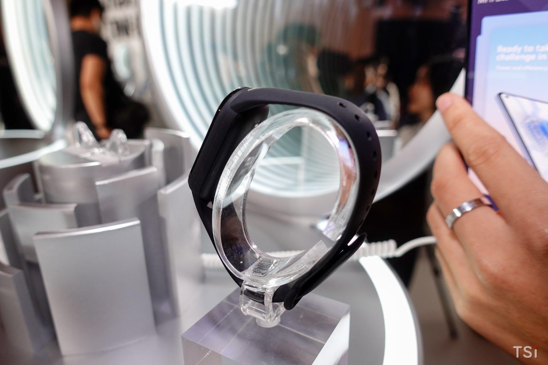 Xiaomi chính thức ra mắt Mi 11 Lite | Mi 11 Lite 5G cùng Mi Smart Band 6
