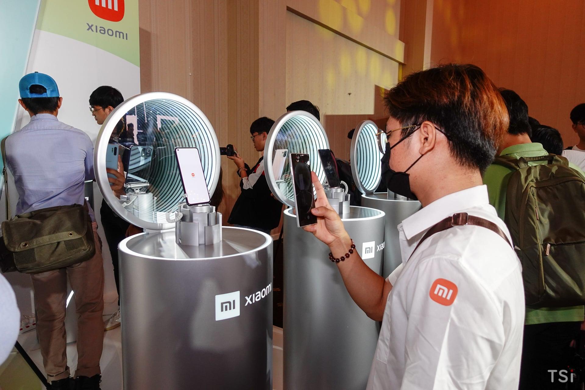 Xiaomi chính thức ra mắt Mi 11 Lite | Mi 11 Lite 5G cùng Mi Smart Band 6