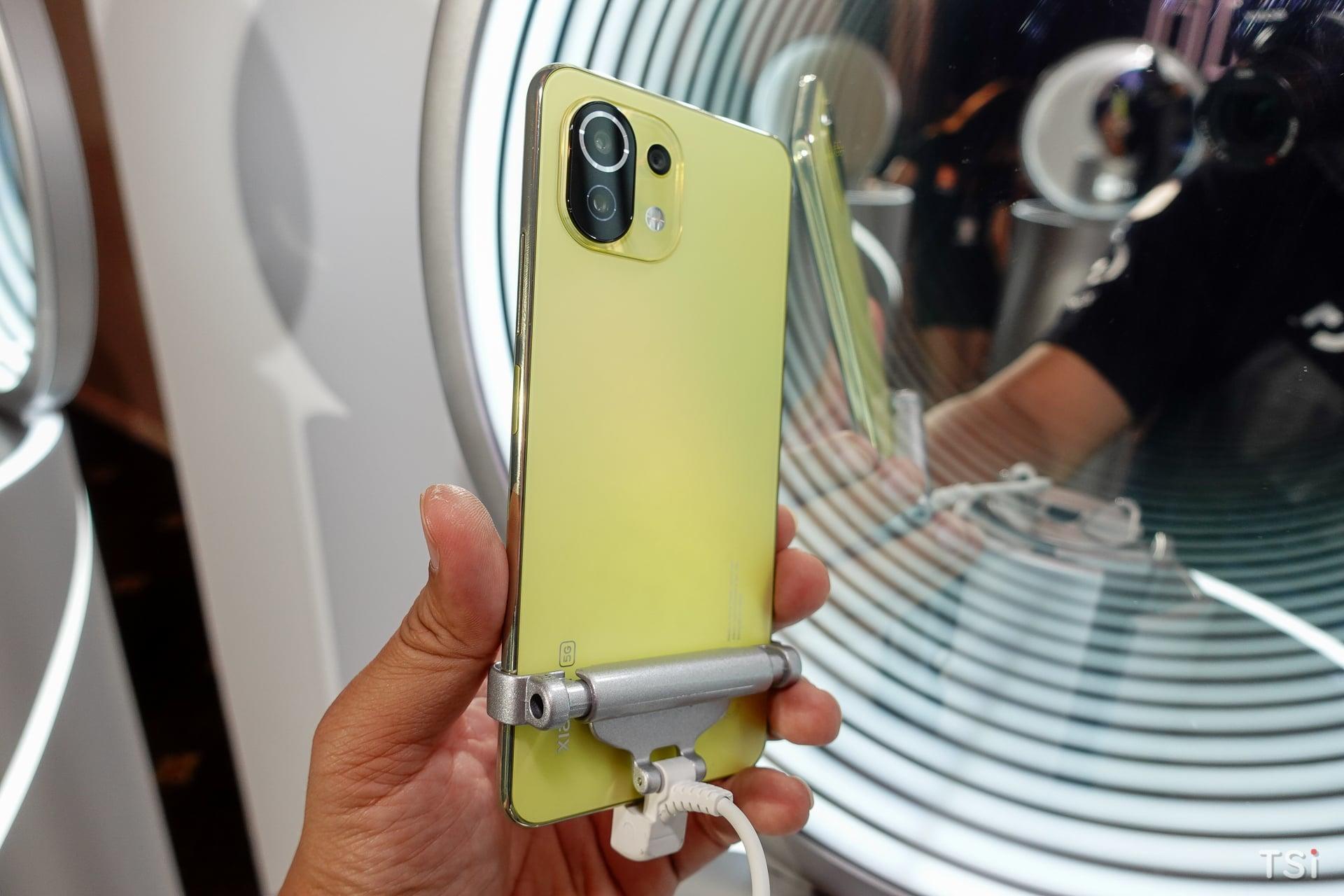 Xiaomi chính thức ra mắt Mi 11 Lite | Mi 11 Lite 5G cùng Mi Smart Band 6