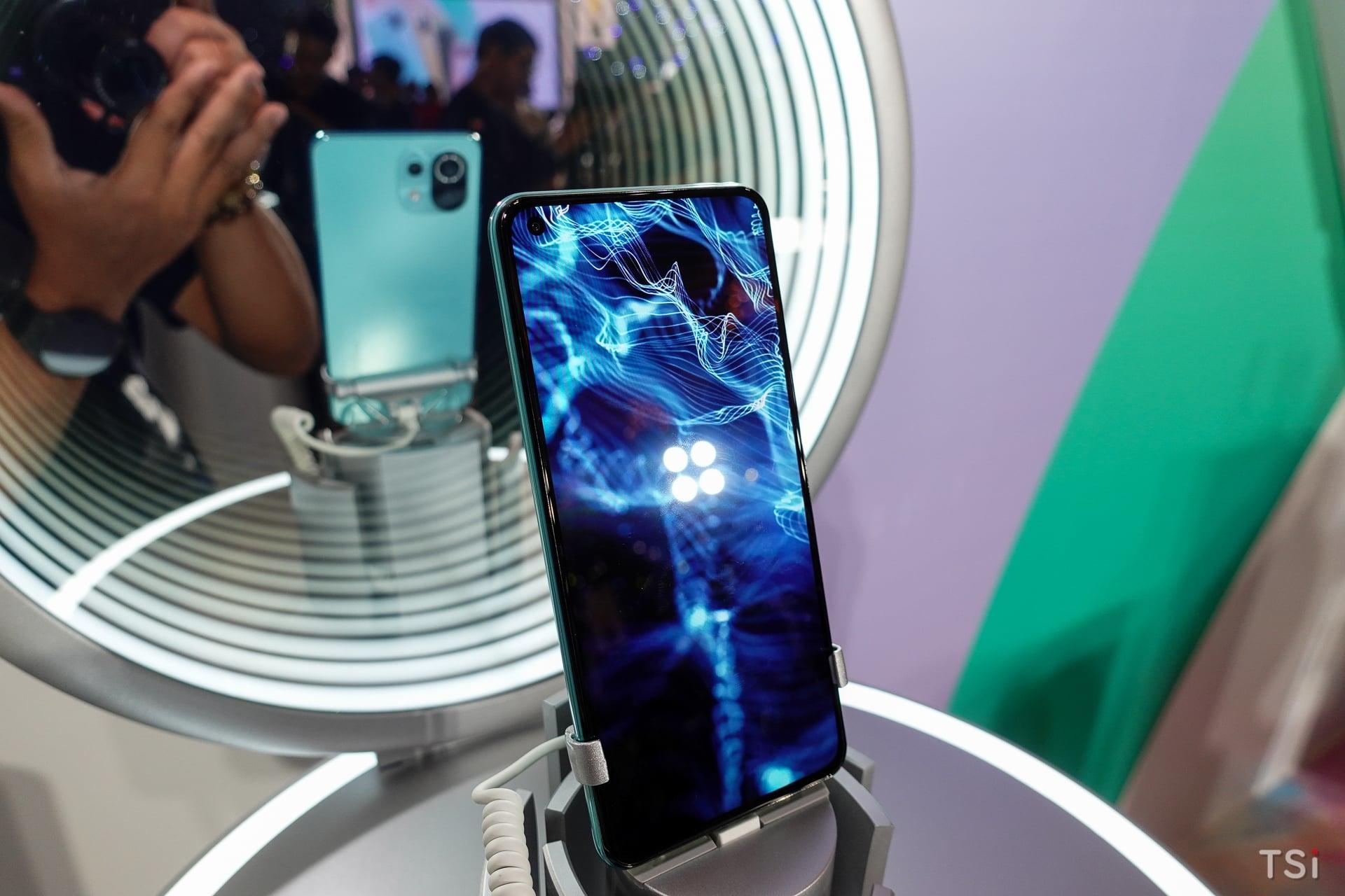 Xiaomi chính thức ra mắt Mi 11 Lite | Mi 11 Lite 5G cùng Mi Smart Band 6