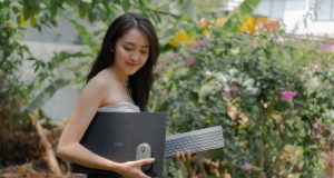 Laptop LG gram 2021 và chuột Logitech Pebble - hơn cả bộ đôi phong cách