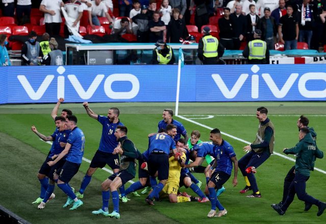 Thương hiệu vivo đồng hành tại Lễ Bế mạc UEFA EURO 2020 Thương hiệu vivo đồng hành tại Lễ Bế mạc UEFA EURO 2020