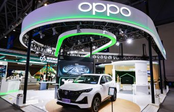 OPPO trình làng sạc nhanh không dây MagVOOC mới và công nghệ kết nối trong xe hơi