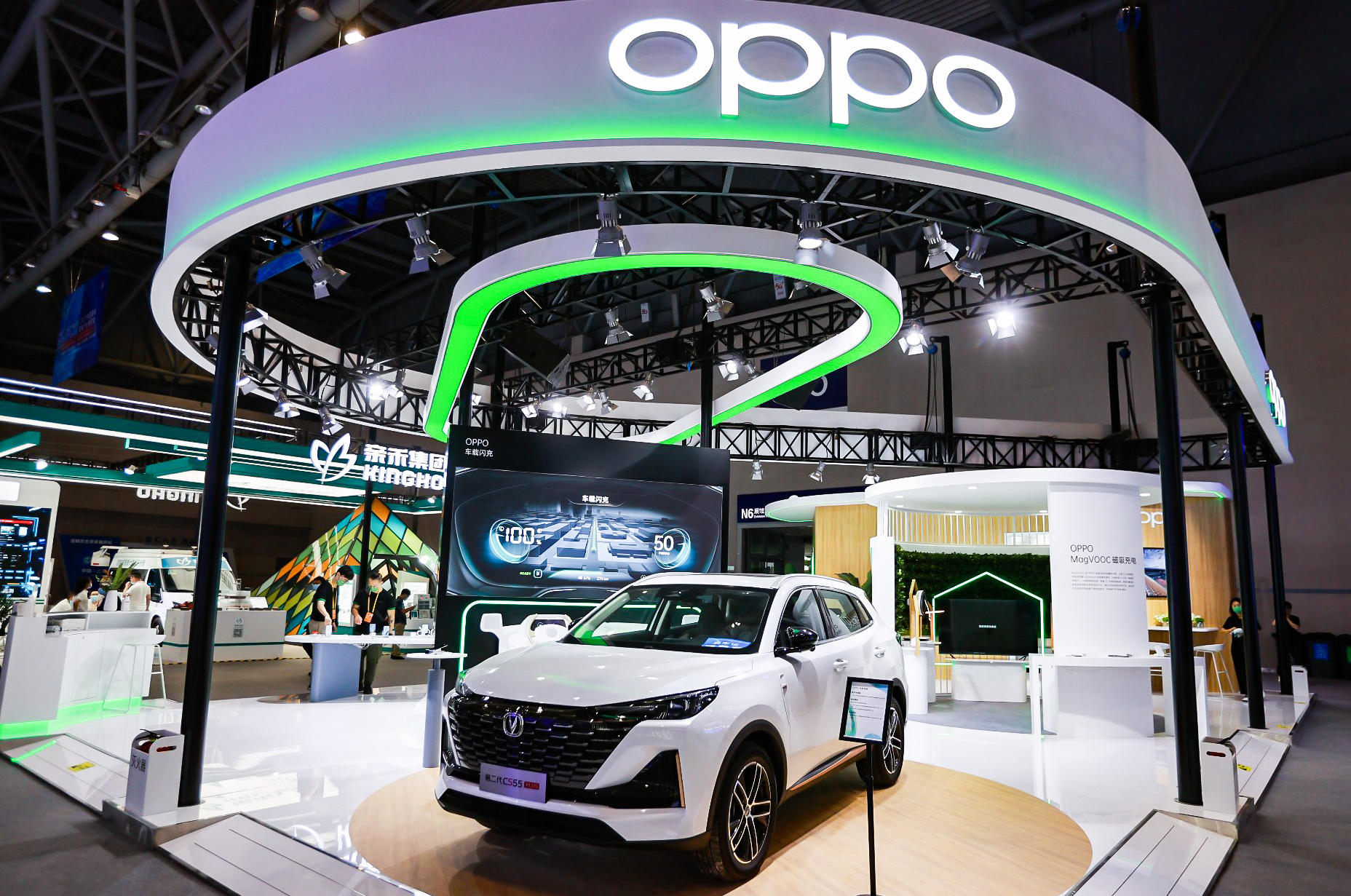 OPPO trình làng sạc nhanh không dây MagVOOC mới và công nghệ kết nối trong xe hơi OPPO trình làng sạc nhanh không dây MagVOOC mới và công nghệ kết nối trong xe hơi