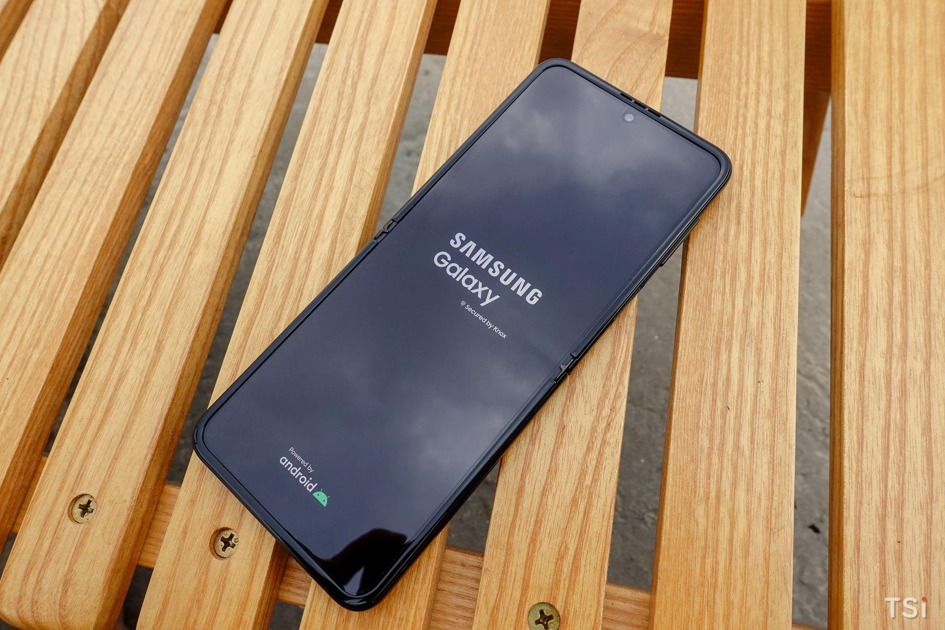 Trải nghiệm nhanh bộ đôi Galaxy Z Fold3 và Z Flip3 Trải nghiệm nhanh Galaxy Z Flip3