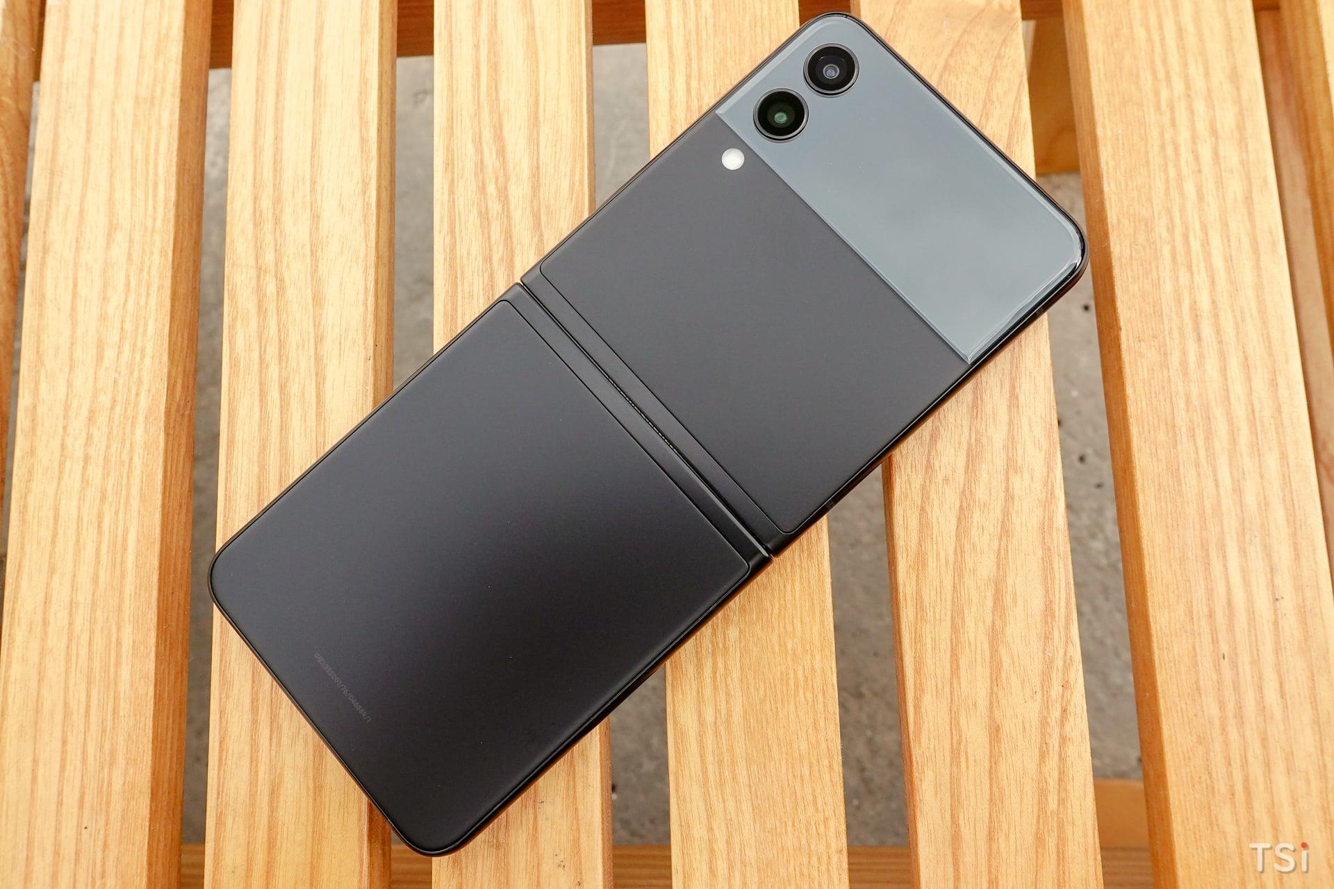Trải nghiệm nhanh bộ đôi Galaxy Z Fold3 và Z Flip3 Trải nghiệm nhanh Galaxy Z Flip3