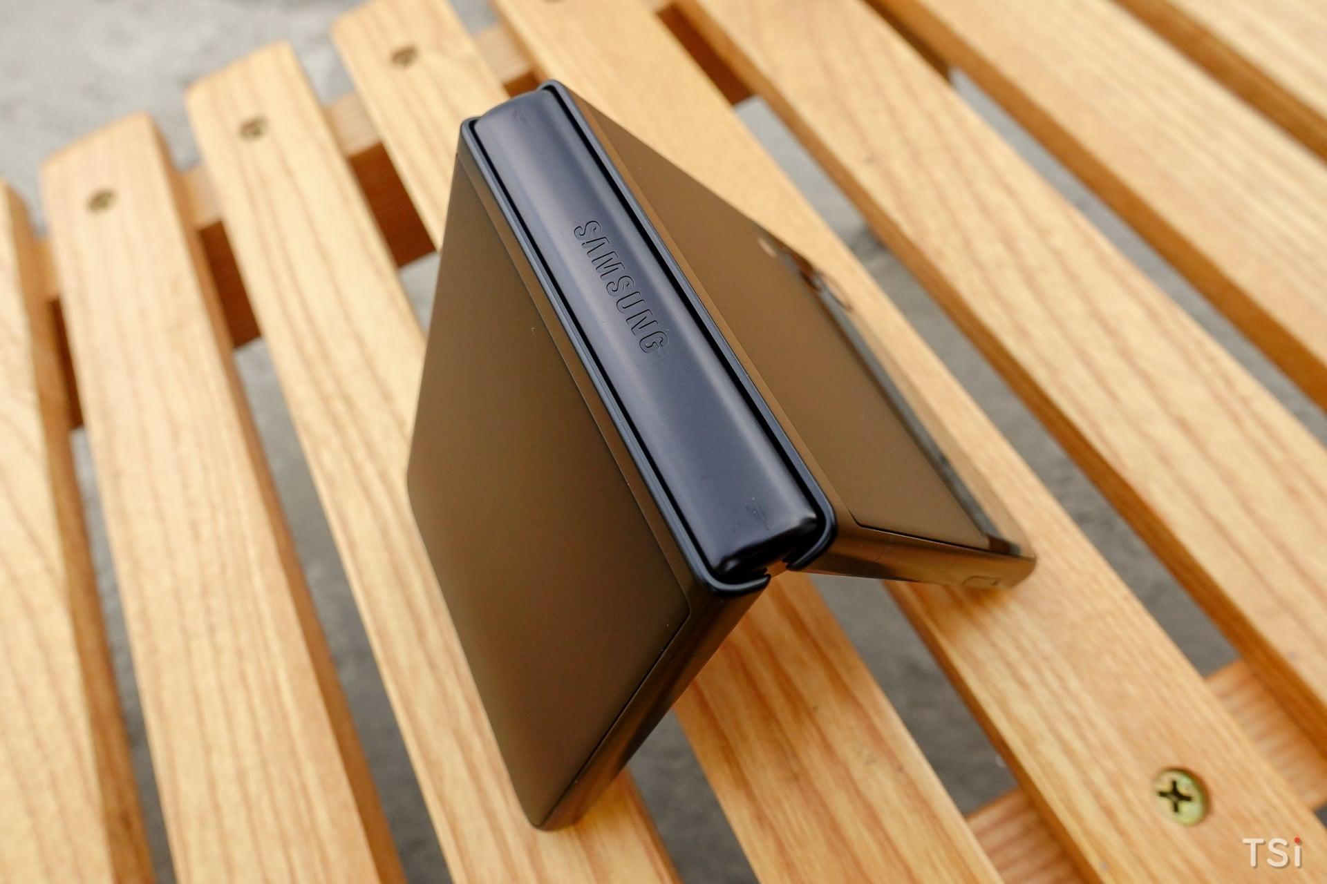 Trải nghiệm nhanh bộ đôi Galaxy Z Fold3 và Z Flip3 Trải nghiệm nhanh Galaxy Z Flip3