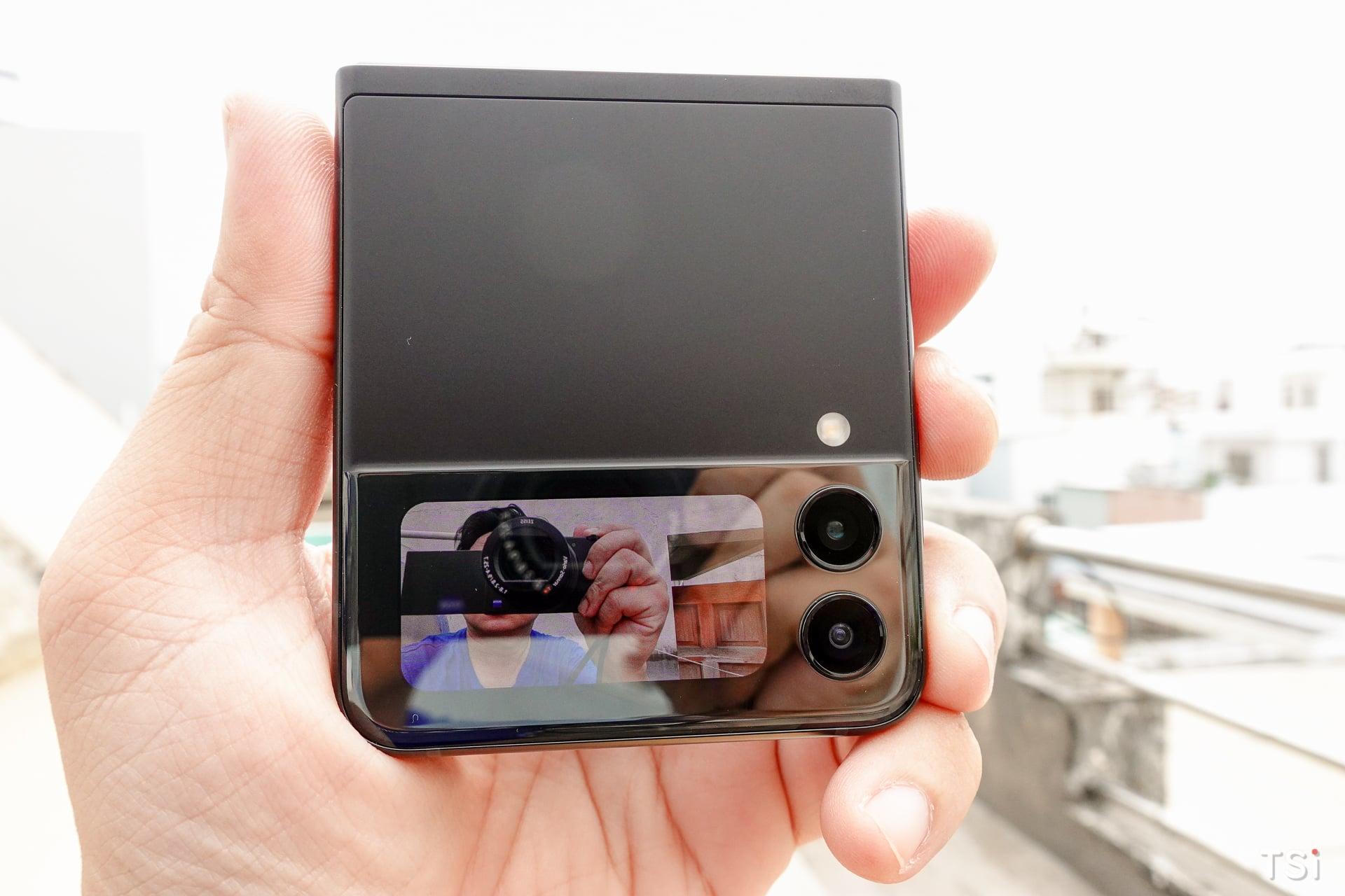 Trải nghiệm nhanh bộ đôi Galaxy Z Fold3 và Z Flip3 Trải nghiệm nhanh bộ đôi Galaxy Z Fold3 và Z Flip3