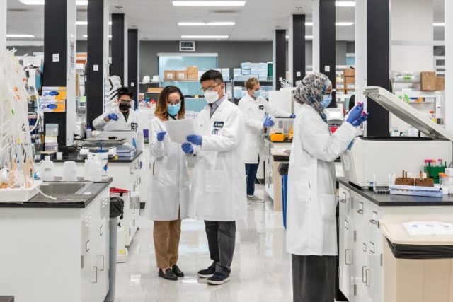 Vingroup nhận chuyển giao độc quyền công nghệ sản xuất vắc xin mRNA phòng covid-19 tại Việt Nam