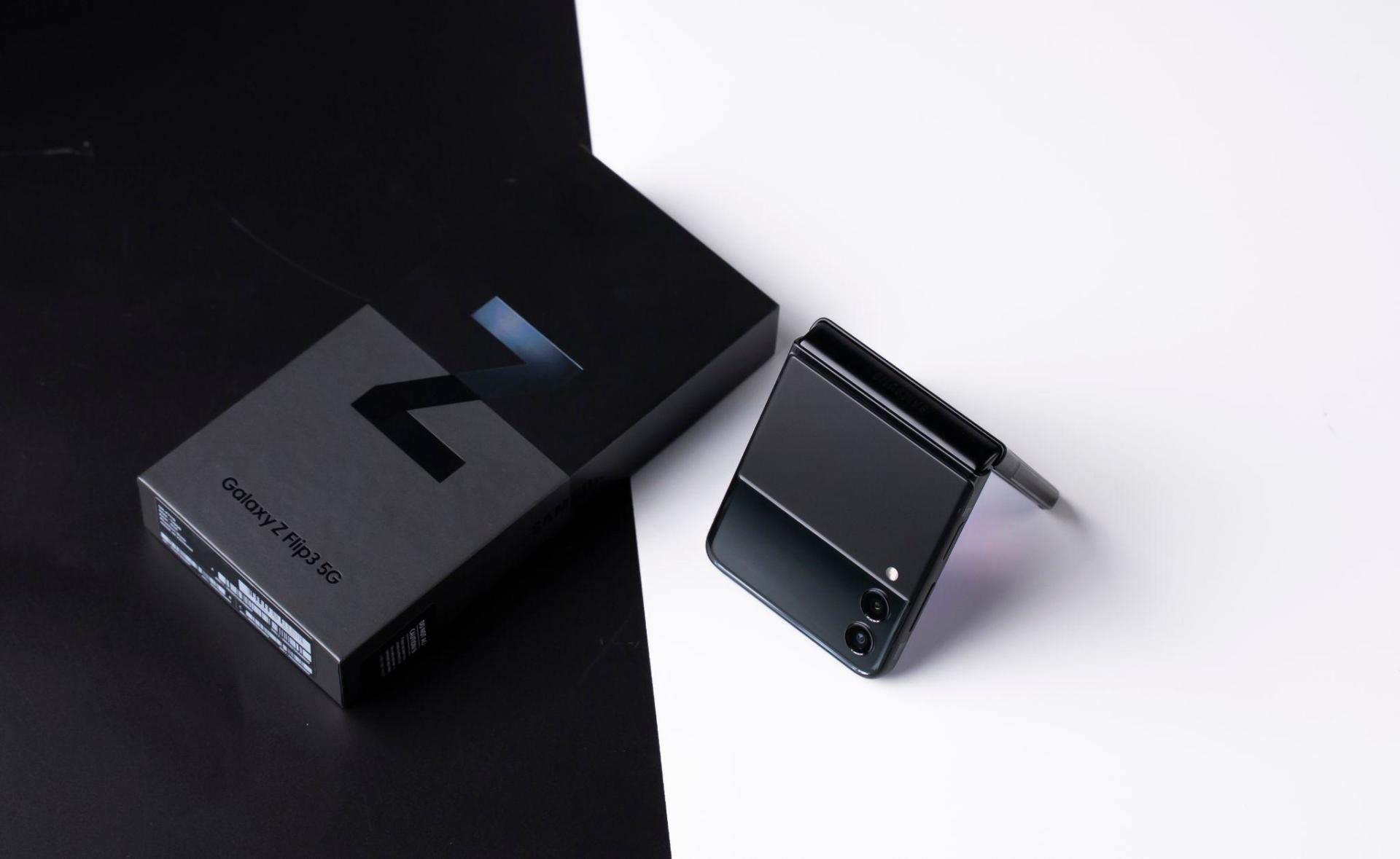 Di Động Việt giao hơn 300 máy Galaxy Z Fold3 5G & Z Flip3 5G trong ngày mở bán