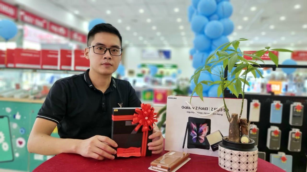 Rộn ràng buổi giao hàng sớm bộ đôi siêu phẩm Galaxy Z