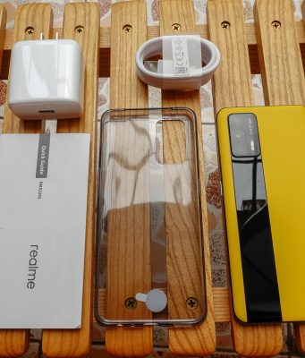 Trên tay realme GT 5G Racing Yellow: đẹp, cấu hình khủng
