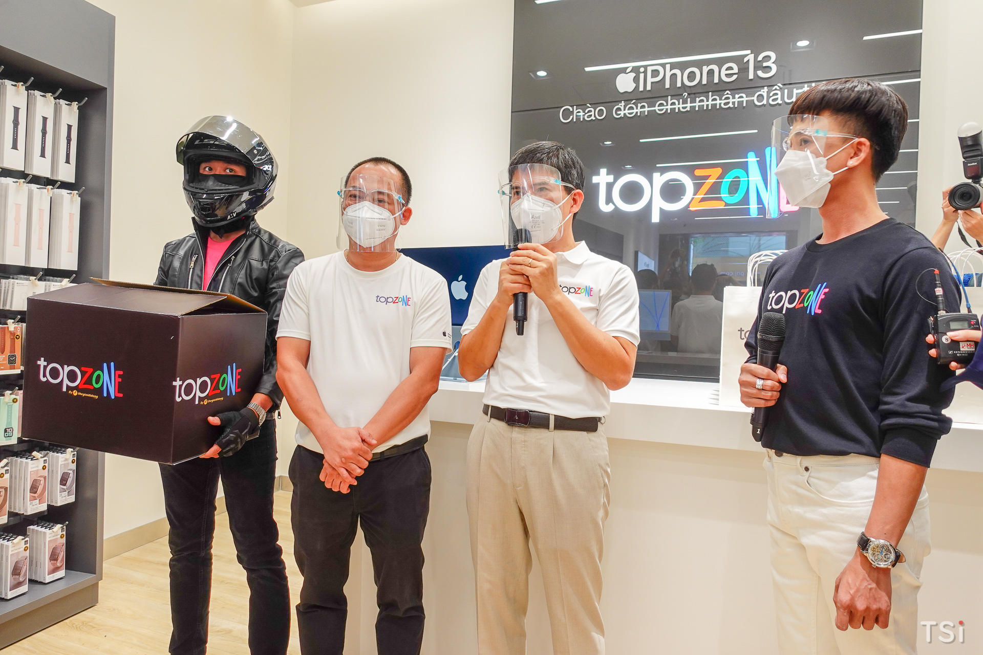 Ra mắt TopZone, Thế Giới Di Động đặt mục tiêu thành chuỗi bán lẻ Apple cao cấp nhất Việt Nam Ra mắt TopZone, Thế Giới Di Động đặt mục tiêu thành chuỗi bán lẻ Apple cao cấp nhất Việt Nam