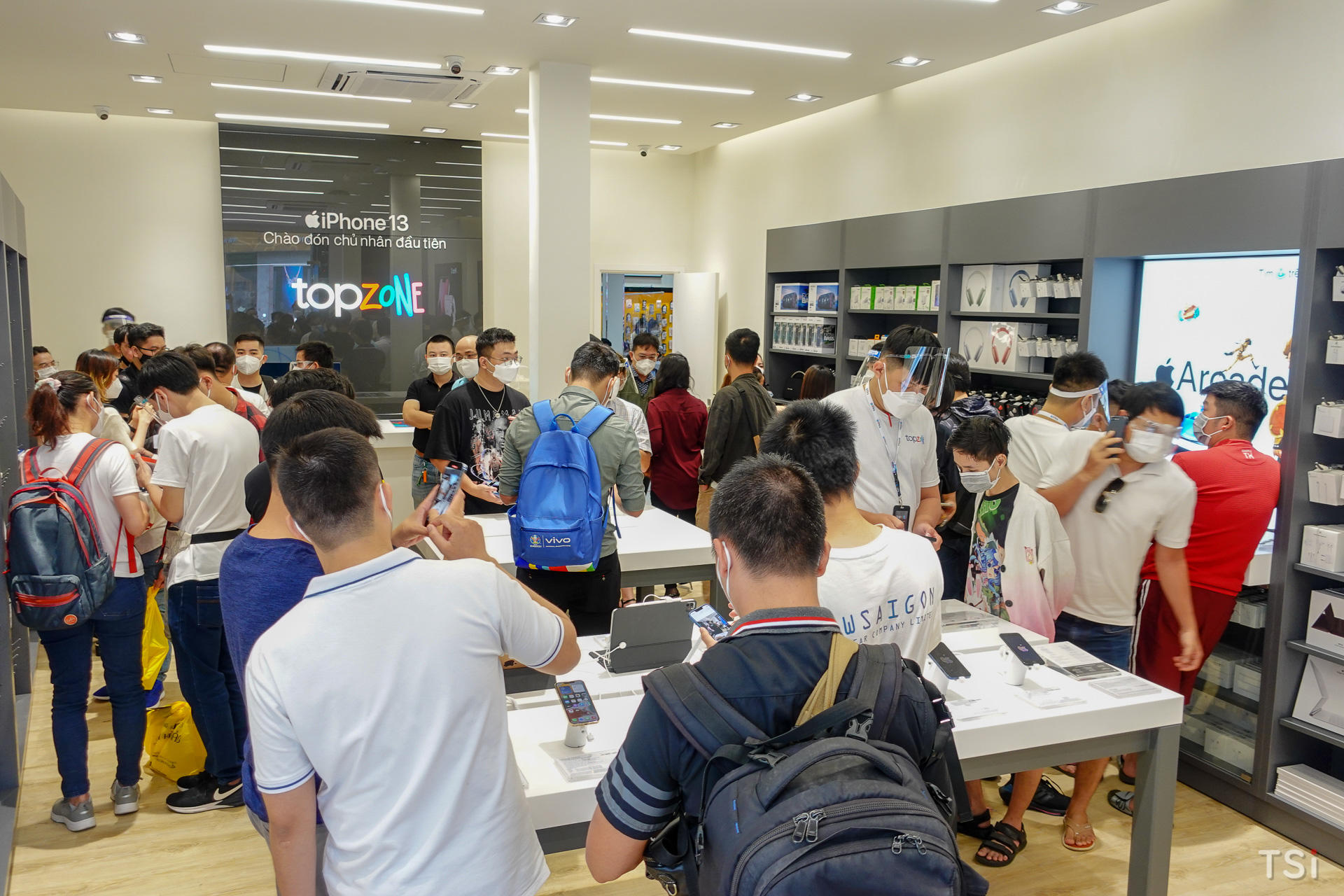 Ra mắt TopZone, Thế Giới Di Động đặt mục tiêu thành chuỗi bán lẻ Apple cao cấp nhất Việt Nam Ra mắt TopZone, Thế Giới Di Động đặt mục tiêu thành chuỗi bán lẻ Apple cao cấp nhất Việt Nam