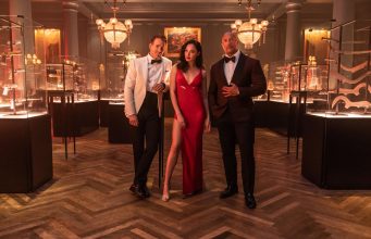 Trailer chính thức Lệnh Truy Nã Đỏ (Red Notice), sắp chiếu trên Netflix