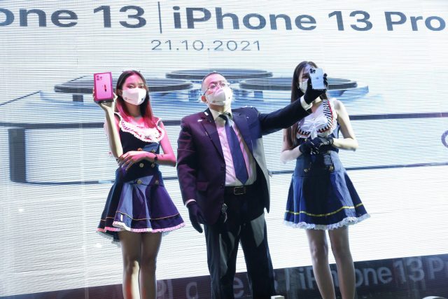 Giữa ‘cơn sốt’ hàng hóa, FPT Shop về thêm 10.000 iPhone 13 series chính hãng phục vụ khách hàng đặt cọc Giữa ‘cơn sốt’ hàng hóa, FPT Shop về thêm 10.000 iPhone 13 series chính hãng phục vụ khách hàng đặt cọc