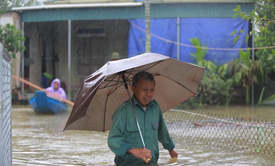 Dùng Zalo đưa tin mưa lũ, phổ biến cách ứng phó thiên tai đến người dân