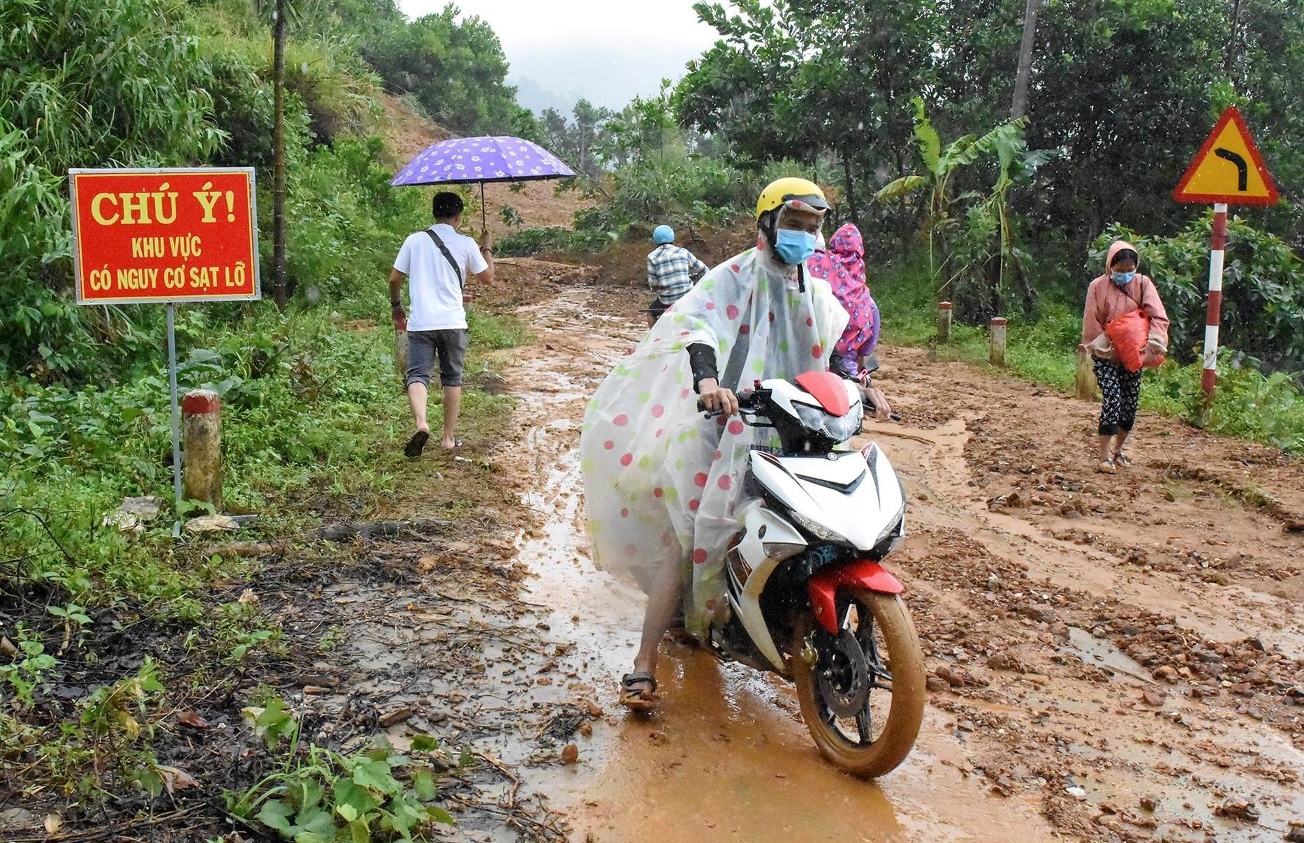 Dùng Zalo đưa tin mưa lũ, phổ biến cách ứng phó thiên tai đến người dân