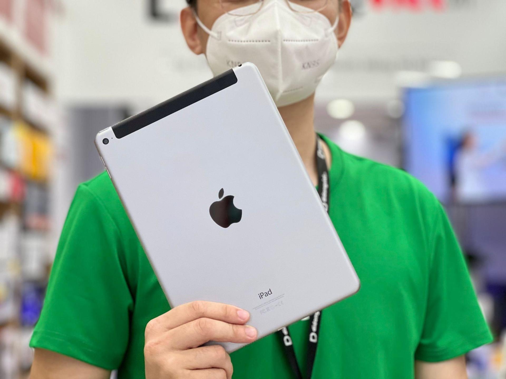 Nhiều dòng iPad cũ giảm giá hàng loạt, chỉ còn dưới 6 triệu Nhiều dòng iPad cũ giảm giá hàng loạt, chỉ còn dưới 6 triệu