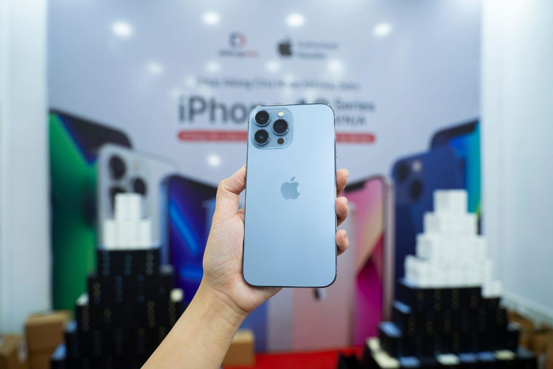 Sau 1 tuần 'cháy hàng', iPhone 13 Pro, 13 Pro Max đã được 'bơm' đủ kho Di Động Việt Sau 1 tuần 'cháy hàng', iPhone 13 Pro, 13 Pro Max đã được 'bơm' đủ kho Di Động Việt