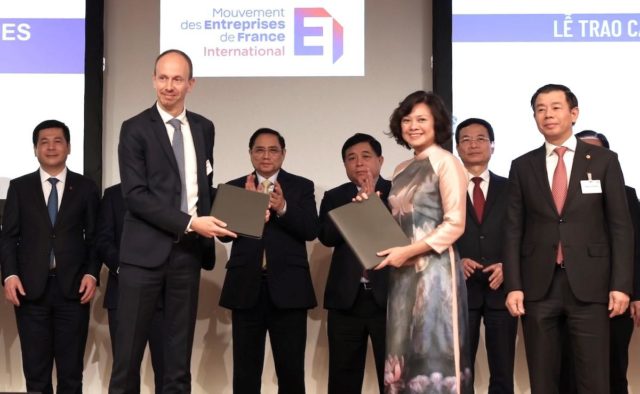 VinFast và EDF hợp tác lắp đặt trạm sạc điện tại Pháp VinFast và EDF hợp tác lắp đặt trạm sạc điện tại Pháp