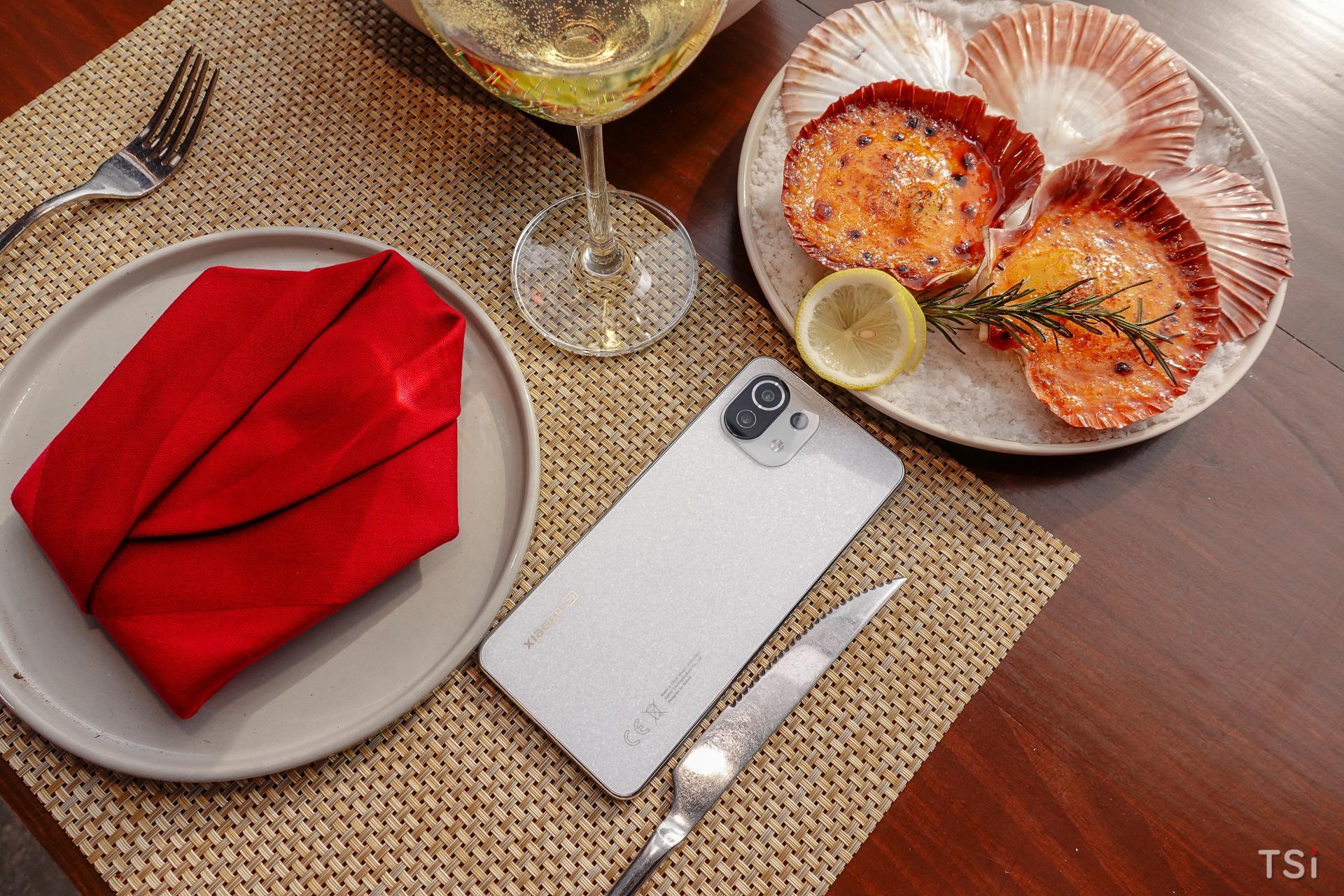 Mở hộp Xiaomi 11 Lite 5G NE x Swarovski
