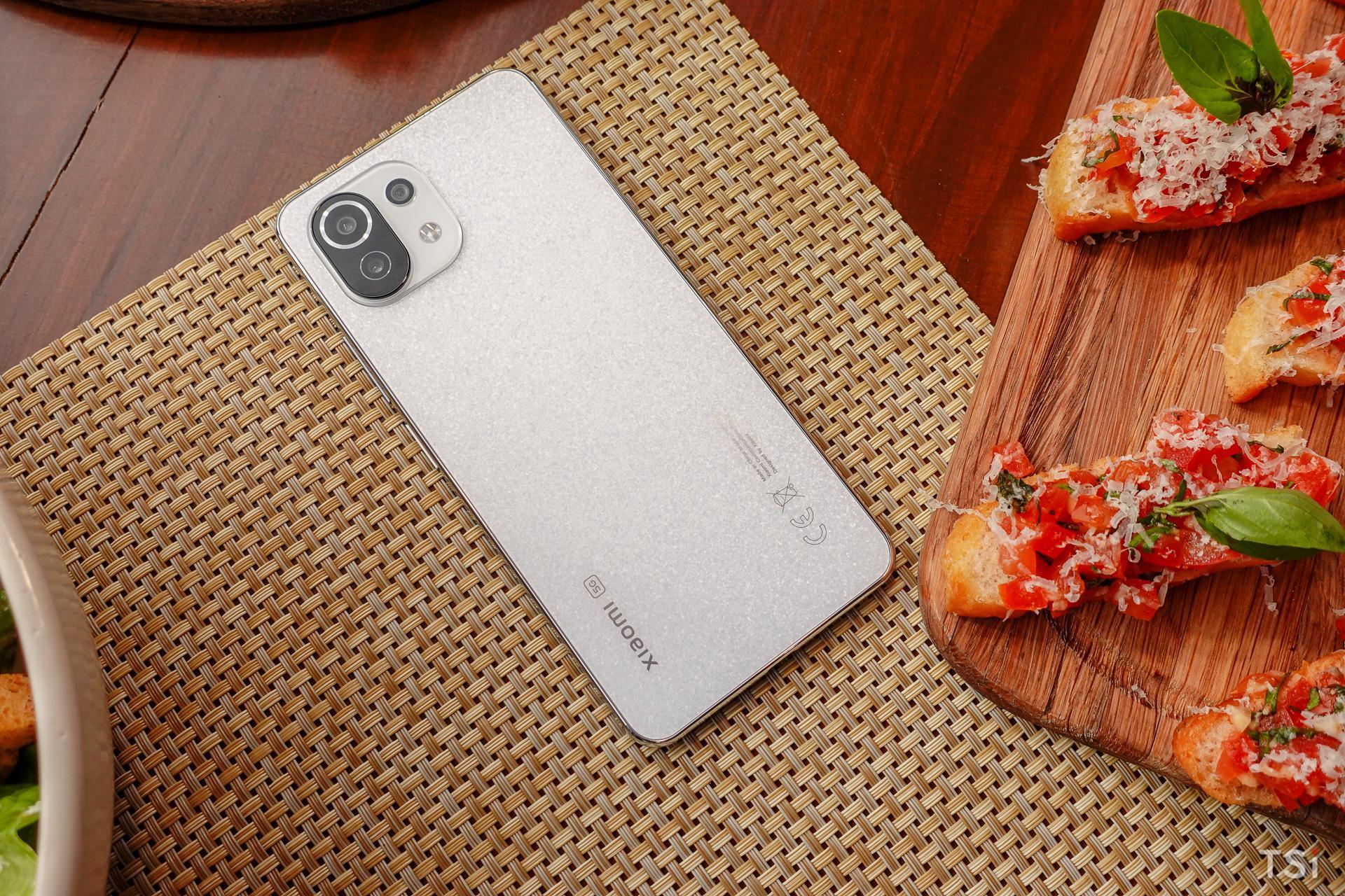 Mở hộp Xiaomi 11 Lite 5G NE x Swarovski