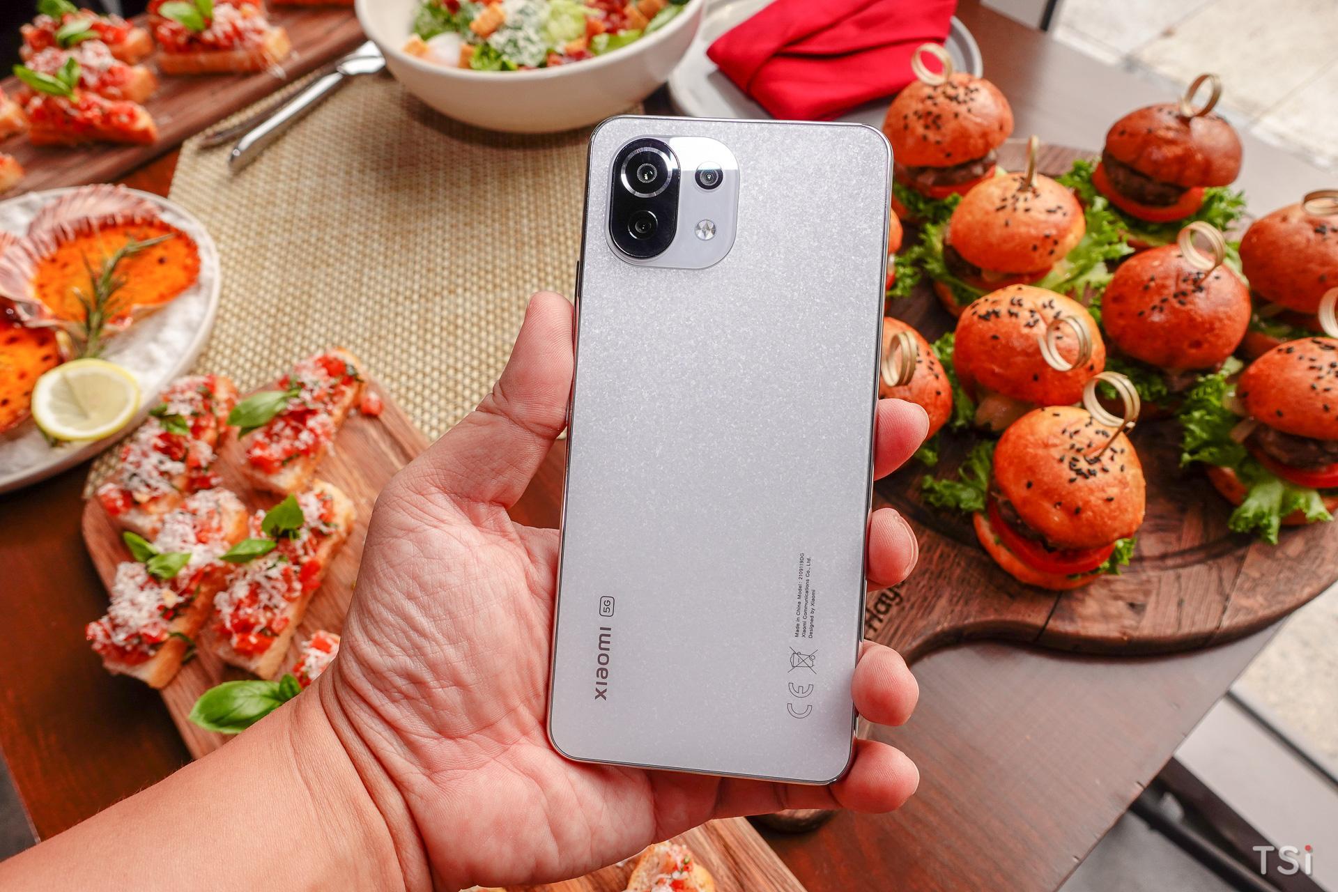 Mở hộp Xiaomi 11 Lite 5G NE x Swarovski