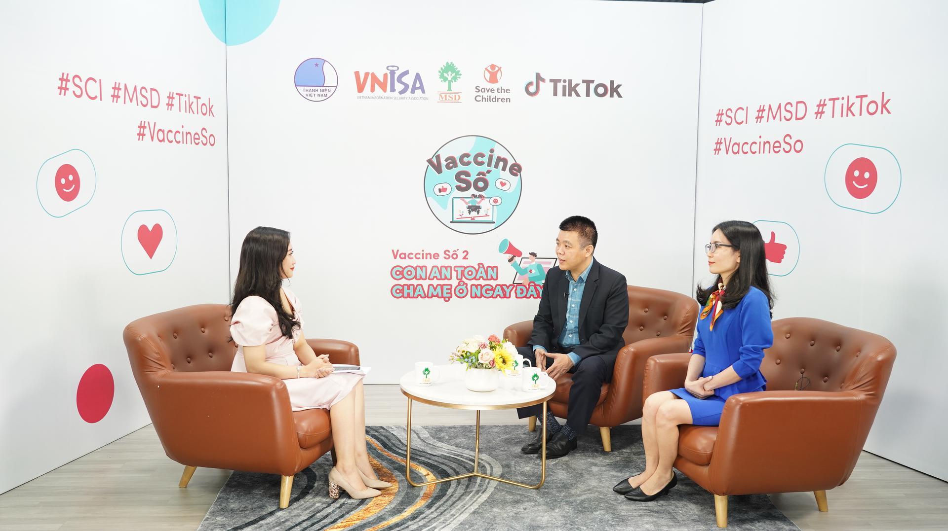 TikTok trực tiếp phát sóng 'Con an toàn cha mẹ ở ngay đây!' TikTok trực tiếp phát sóng 'Con an toàn cha mẹ ở ngay đây!'