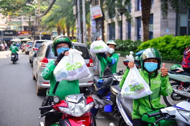 Grab trao tặng 3.000 phần quà hỗ trợ đối tác tài xế có hoàn cảnh khó khăn Grab trao tặng 3.000 phần quà hỗ trợ đối tác tài xế có hoàn cảnh khó khăn