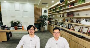 Chủ tịch tập đoàn FPT 'lên sóng' livestream bán hàng cùng GS Cù Trọng Xoay