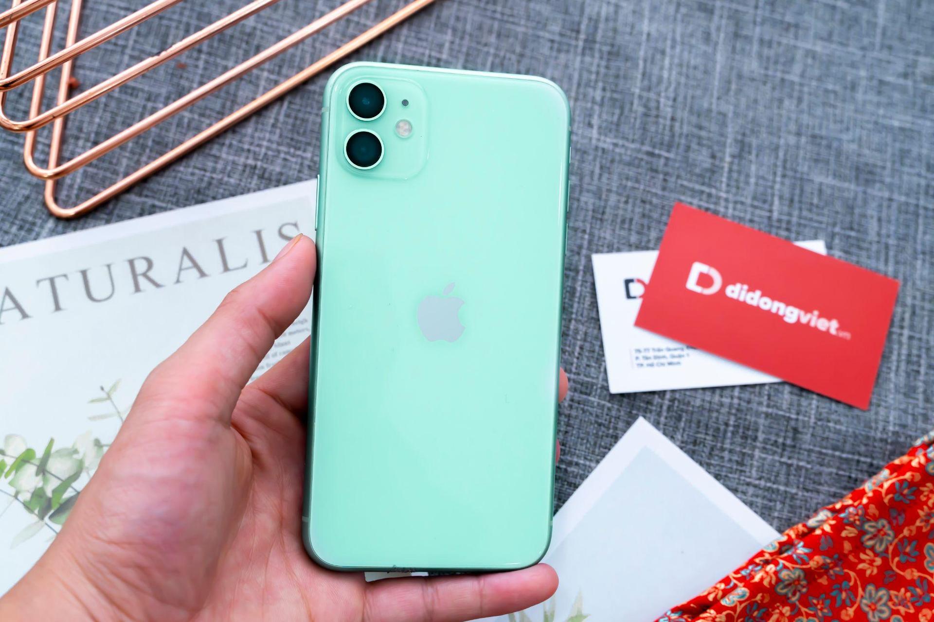 Giá iPhone 11 series về mức rẻ nhất năm, lượng khách tăng đột biến
