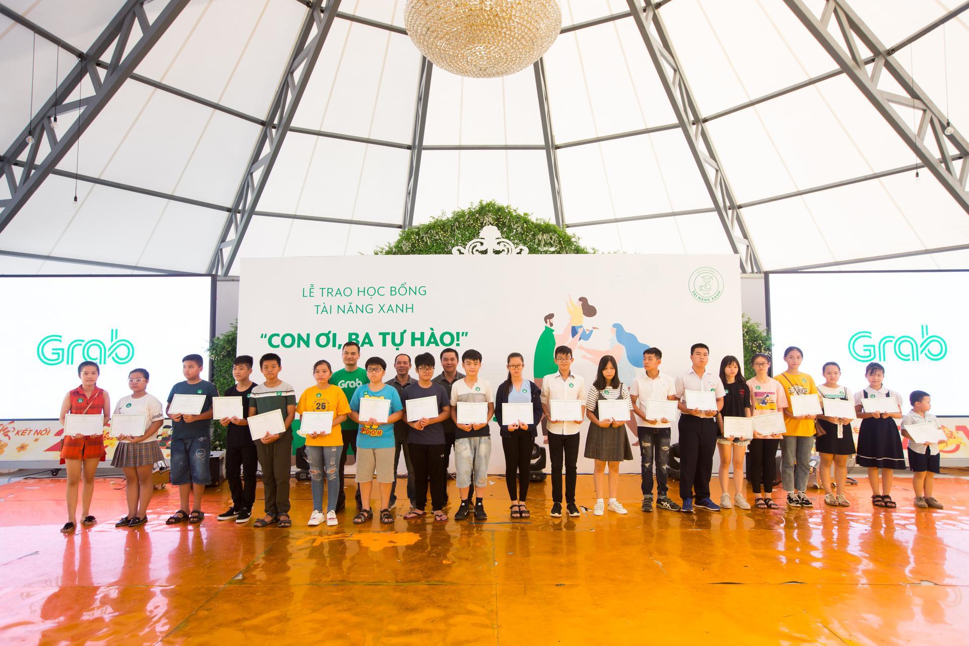 Grab Việt Nam cùng Everest Education triển khai học bổng cho con em đối tác