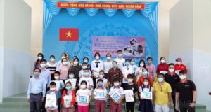 FPT Shop cùng T.Ư Đoàn và báo Thanh Niên tặng máy tính bảng cho học sinh có hoàn cảnh khó khăn