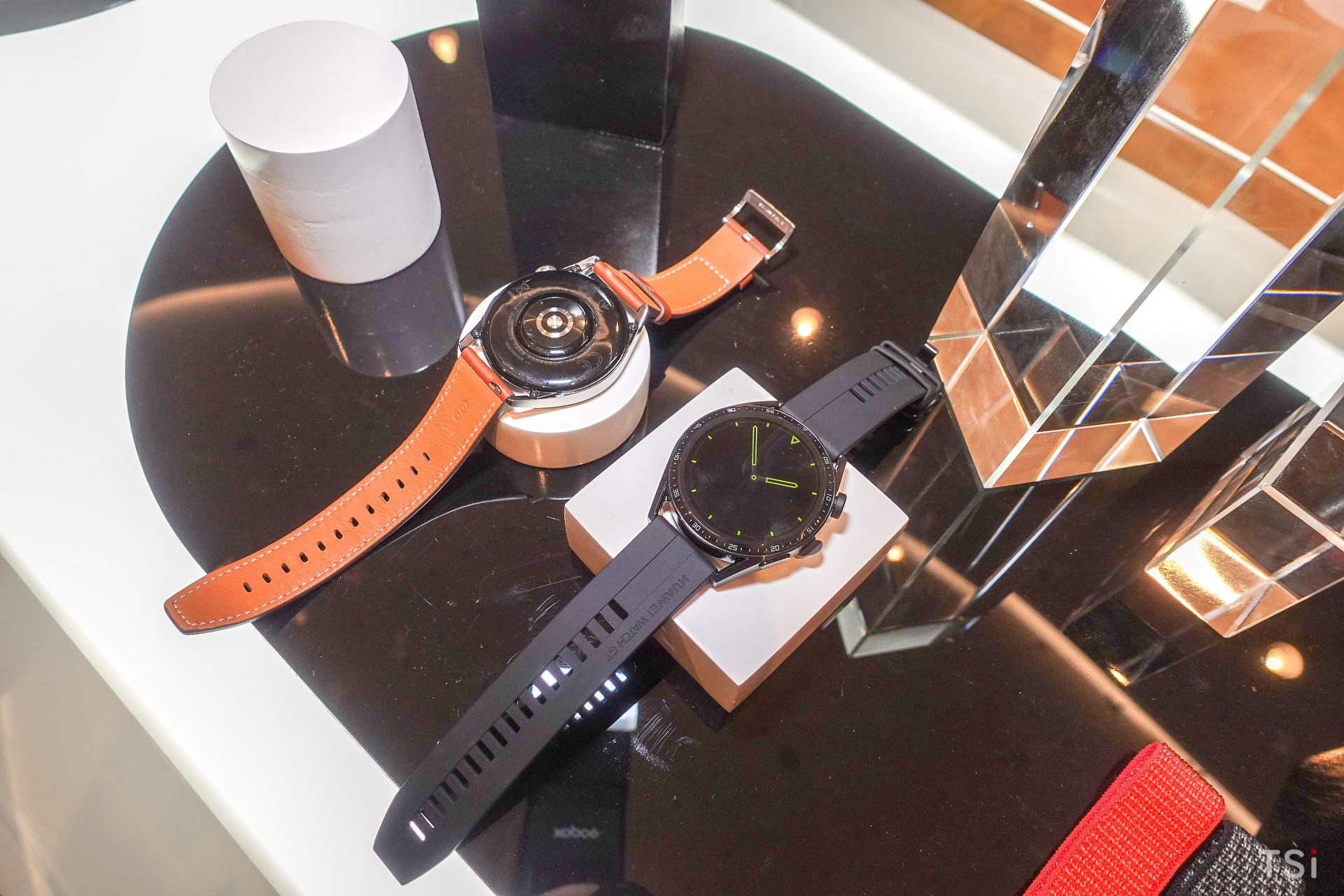 Trải nghiệm nhanh Huawei Watch GT 3 và Samsung Galaxy Watch 4