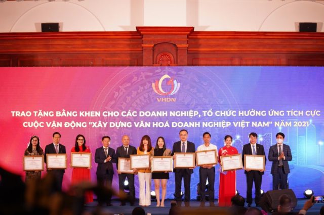 174299-huawei-bang-khen-xay-dung-van-hoa-doanh-nghiep-viet-nam-2021