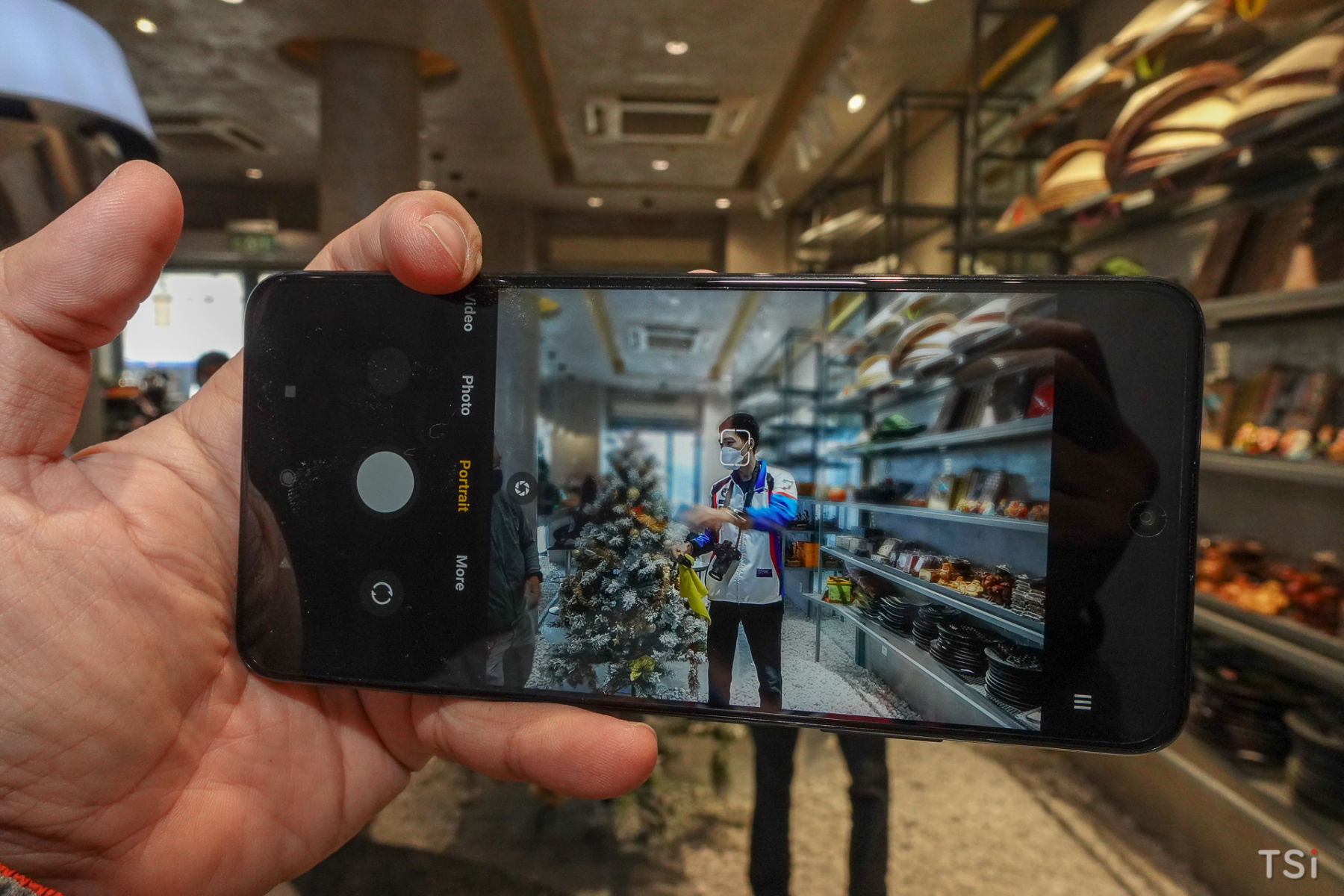 Mở hộp POCO M4 Pro 5G: Đẹp, giá hợp lý Mở hộp POCO M4 Pro 5G: Đẹp, giá hợp lý