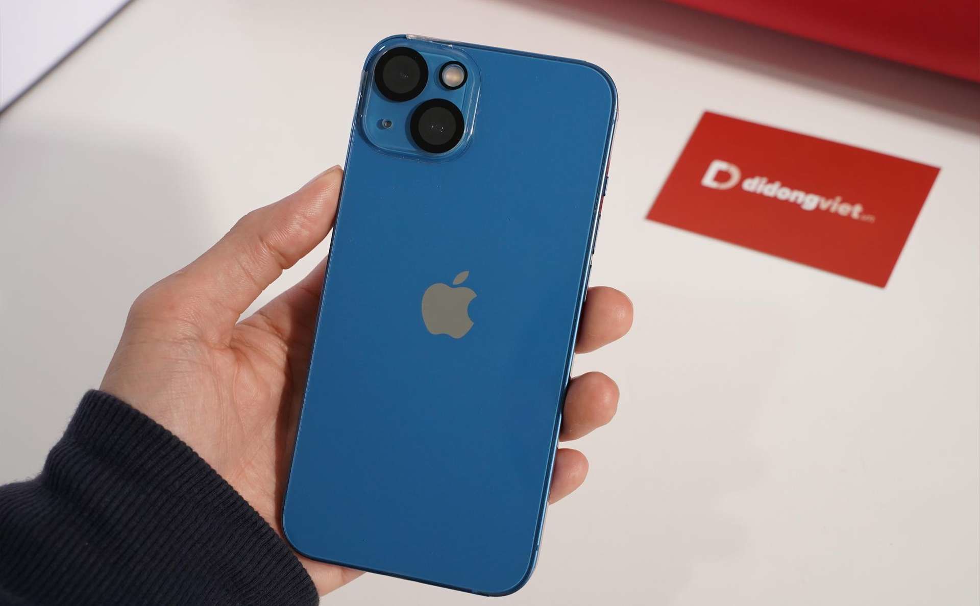 iPhone 13 series giảm mạnh đến 6 triệu, đại lý bán lẻ đủ hàng cung ứng dịp cận Tết 2022 iPhone 13 series giảm mạnh đến 6 triệu, đại lý bán lẻ đủ hàng cung ứng dịp cận Tết 2022
