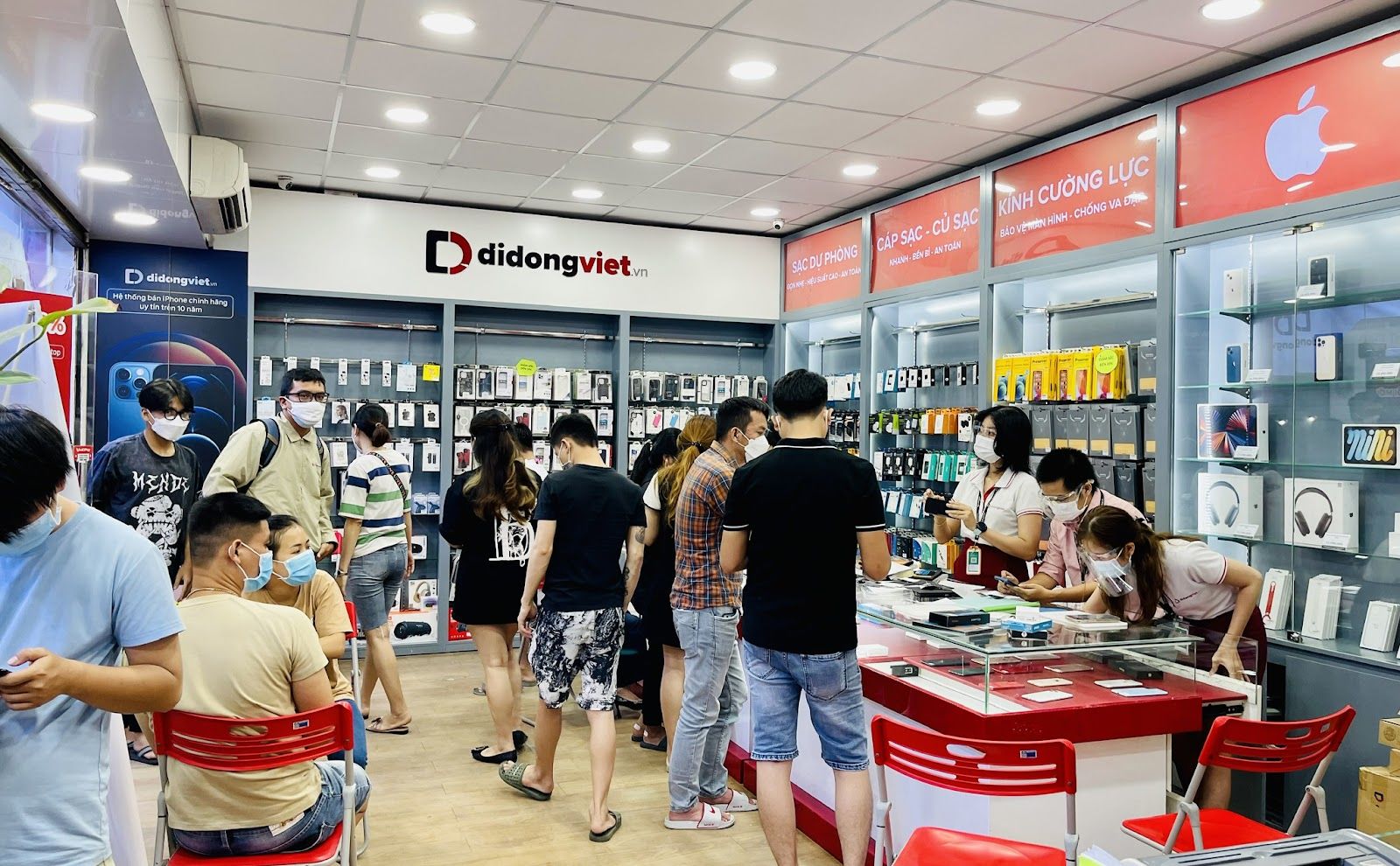 Sập giá đầu năm, iPhone 13 series bán chạy hơn bao giờ hết Sập giá đầu năm, iPhone 13 series bán chạy hơn bao giờ hết