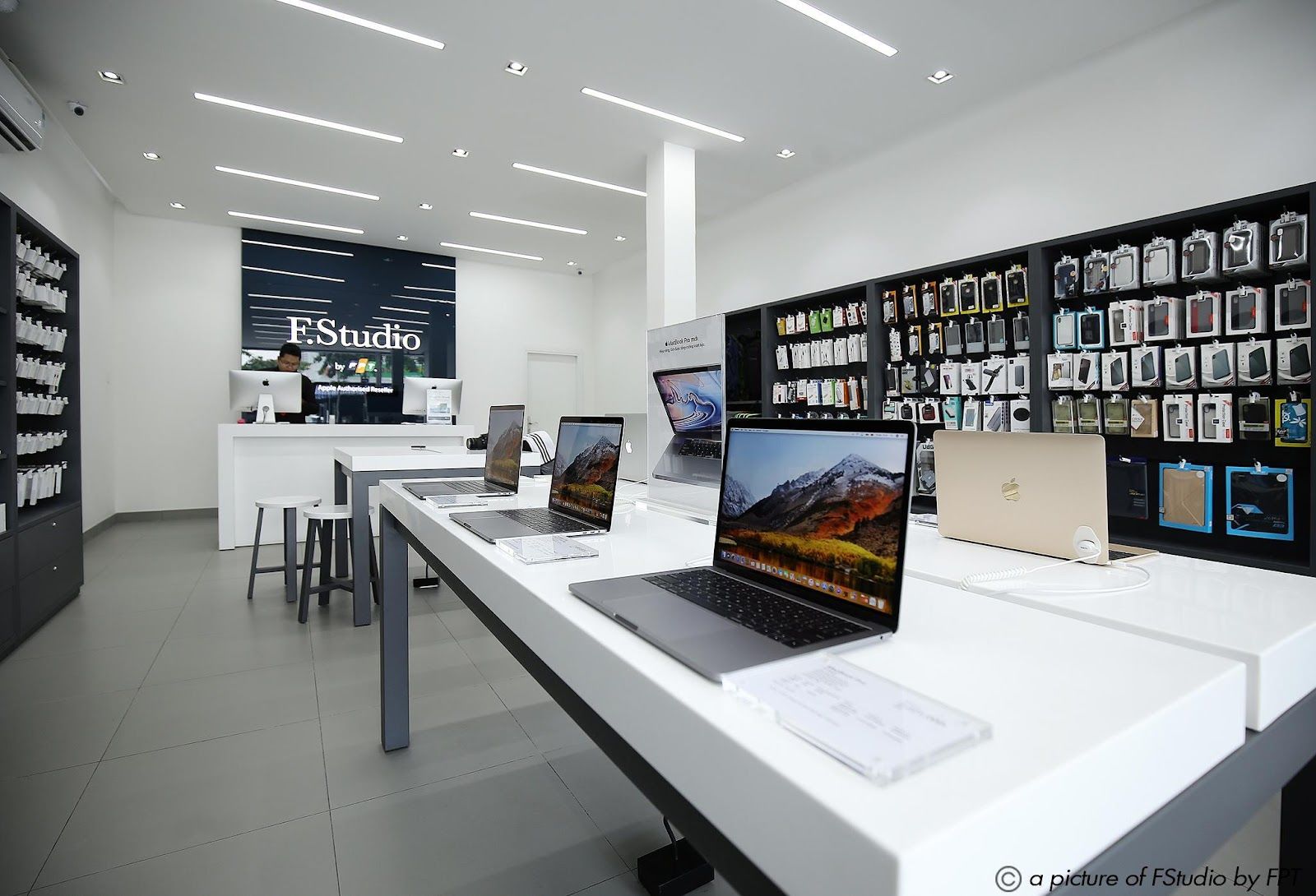FPT Shop & F.Studio by FPT là chuỗi cửa hàng chính hãng đầu tiên mở bán Macbook Pro 14” | 16” 2021