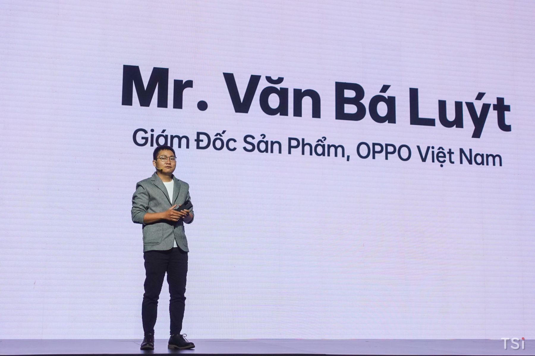 Giám đốc Sản phẩm của OPPO Việt Nam, ông Văn Bá Luýt