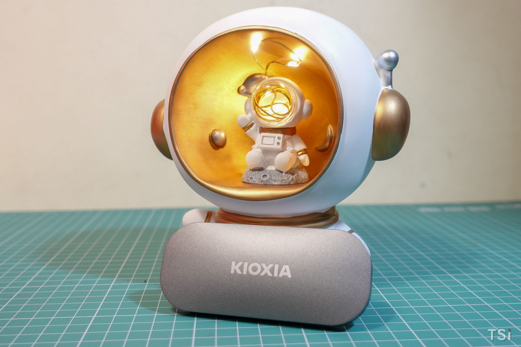 Thử dùng SSD Kioxia Exceria Plus Portable và TransMemory U366 Thử dùng SSD Kioxia Exceria Plus Portable và TransMemory U366