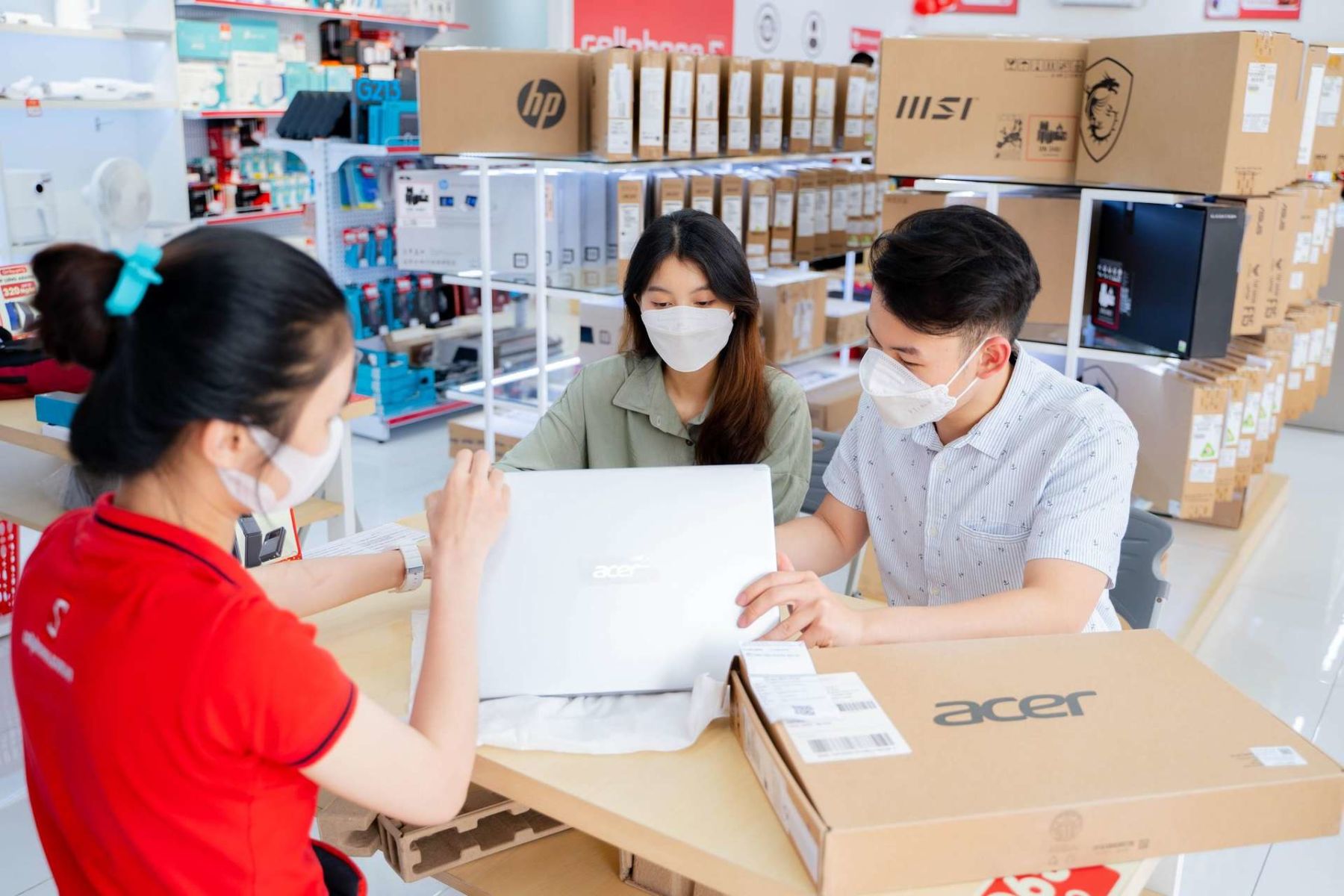 Tết trao yêu thương cùng CellphoneS Tết trao yêu thương cùng CellphoneS